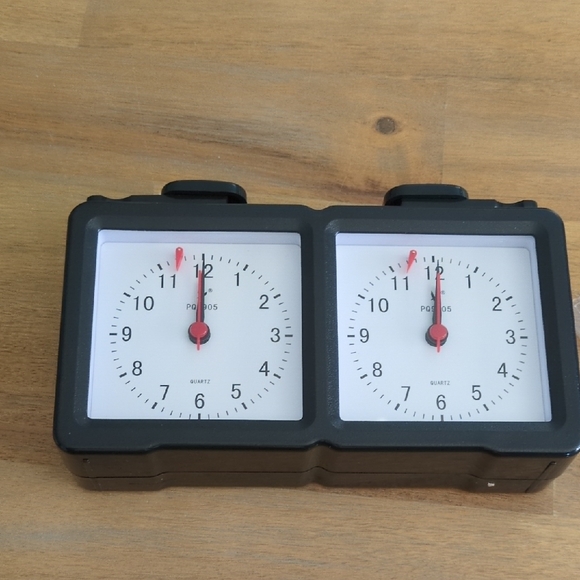 Tournament Chess Timer and Mini Chess Set - Picture 3 of 3